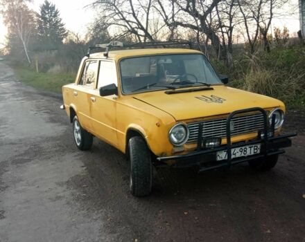 Желтый ВАЗ 2101, объемом двигателя 1.3 л и пробегом 330 тыс. км за 446 $, фото 4 на Automoto.ua