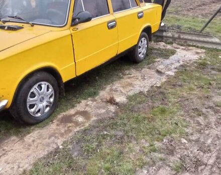 Желтый ВАЗ 2101, объемом двигателя 8 л и пробегом 200 тыс. км за 500 $, фото 3 на Automoto.ua
