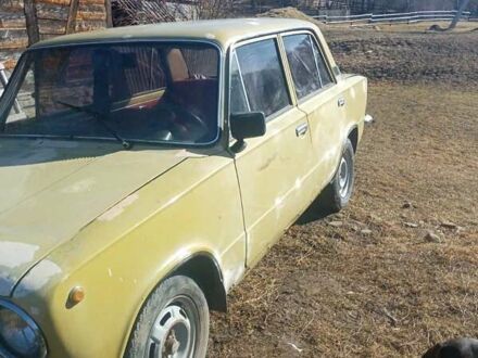ВАЗ 2101 1978 у Рахове на Automoto.ua Жовтий ВАЗ 2101, об'ємом двигуна 1.3 л та пробігом 100 тис. км за 250 $, фото 1 на Automoto.ua