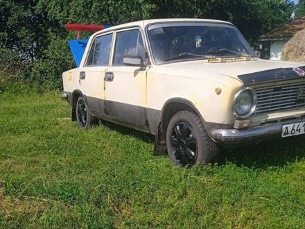 ВАЗ 2101 1979 у Кролевце на Automoto.ua Жовтий ВАЗ 2101, об'ємом двигуна 0 л та пробігом 845 тис. км за 420 $, фото 1 на Automoto.ua