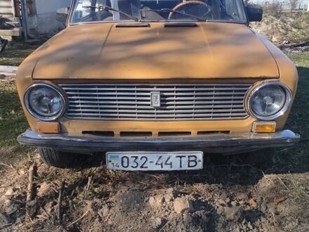 ВАЗ 2101 1989 в Стрые на Automoto.ua Желтый ВАЗ 2101, объемом двигателя 1.2 л и пробегом 35 тыс. км за 450 $, фото 1 на Automoto.ua