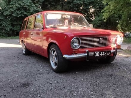 Красный ВАЗ 2102, объемом двигателя 1.5 л и пробегом 300 тыс. км за 1300 $, фото 1 на Automoto.ua