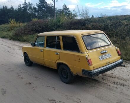 Желтый ВАЗ 2102, объемом двигателя 1.2 л и пробегом 100 тыс. км за 440 $, фото 4 на Automoto.ua