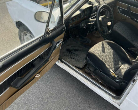 Белый ВАЗ 2103, объемом двигателя 0 л и пробегом 300 тыс. км за 750 $, фото 2 на Automoto.ua