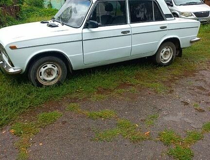 Белый ВАЗ 2103, объемом двигателя 1.5 л и пробегом 150 тыс. км за 1100 $, фото 1 на Automoto.ua