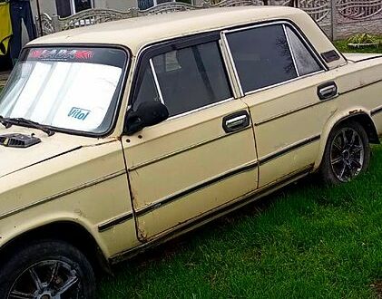 Белый ВАЗ 2103, объемом двигателя 1.5 л и пробегом 200 тыс. км за 400 $, фото 1 на Automoto.ua