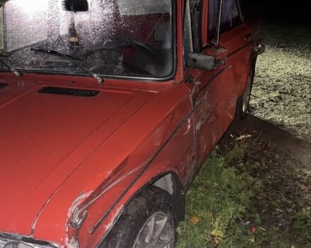 ВАЗ 2103 1976 в Синельниковом на Automoto.ua Красный ВАЗ 2103, объемом двигателя 1.5 л и пробегом 65 тыс. км за 500 $, фото 2 на Automoto.ua