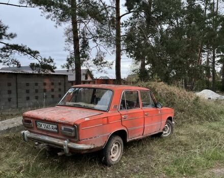 Красный ВАЗ 2103, объемом двигателя 1.5 л и пробегом 250 тыс. км за 300 $, фото 1 на Automoto.ua