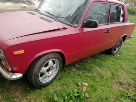 ВАЗ 2103 1975 у Рівному на Automoto.ua Червоний ВАЗ 2103, об'ємом двигуна 1 л та пробігом 150 тис. км за 600 $, фото 1 на Automoto.ua