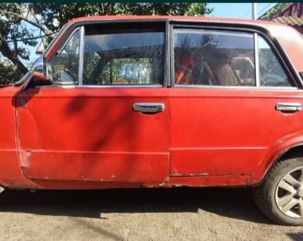 Красный ВАЗ 2103, объемом двигателя 8 л и пробегом 60 тыс. км за 400 $, фото 1 на Automoto.ua