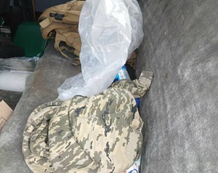 Желтый ВАЗ 2103, объемом двигателя 1.4 л и пробегом 300 тыс. км за 300 $, фото 9 на Automoto.ua