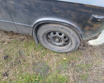 Желтый ВАЗ 2103, объемом двигателя 1.4 л и пробегом 300 тыс. км за 300 $, фото 1 на Automoto.ua