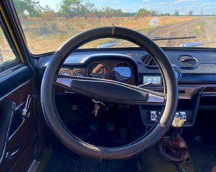 Желтый ВАЗ 2103, объемом двигателя 1.5 л и пробегом 299 тыс. км за 950 $, фото 4 на Automoto.ua