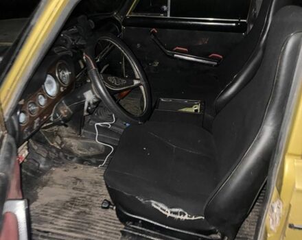 Желтый ВАЗ 2103, объемом двигателя 1.5 л и пробегом 300 тыс. км за 237 $, фото 2 на Automoto.ua