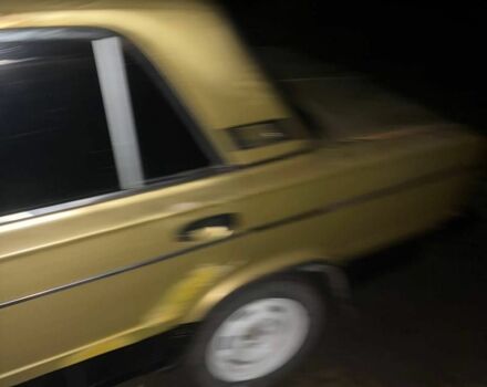 Желтый ВАЗ 2103, объемом двигателя 1.5 л и пробегом 300 тыс. км за 237 $, фото 3 на Automoto.ua