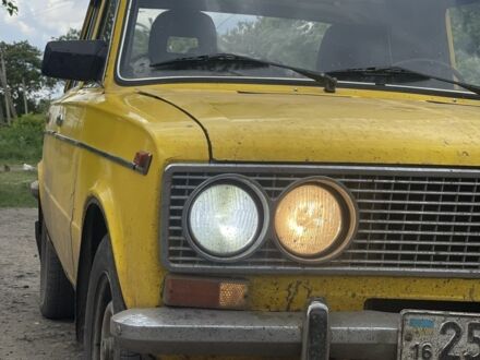 ВАЗ 2103 1990 у Подільськ (Котовськ) на Automoto.ua Жовтий ВАЗ 2103, об'ємом двигуна 1.3 л та пробігом 30 тис. км за 650 $, фото 1 на Automoto.ua
