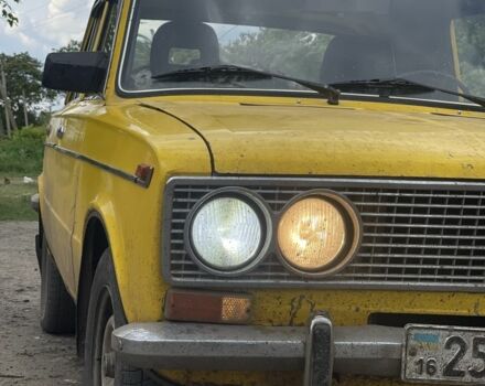Желтый ВАЗ 2103, объемом двигателя 1.3 л и пробегом 30 тыс. км за 650 $, фото 1 на Automoto.ua