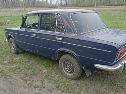 ВАЗ 2103 1982 у Синельниковом на Automoto.ua Синій ВАЗ 2103, об'ємом двигуна 0 л та пробігом 10 тис. км за 724 $, фото 1 на Automoto.ua