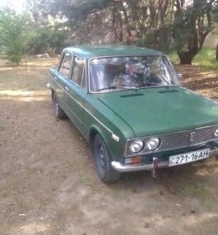 ВАЗ 2103 1975 у Павлограде на Automoto.ua Зелений ВАЗ 2103, об'ємом двигуна 1 л та пробігом 1 тис. км за 100 $, фото 1 на Automoto.ua
