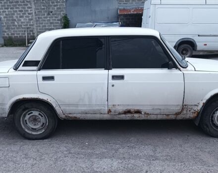 Белый ВАЗ 2105, объемом двигателя 1.5 л и пробегом 280 тыс. км за 450 $, фото 3 на Automoto.ua