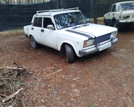 Білий ВАЗ 2105, об'ємом двигуна 1.5 л та пробігом 250 тис. км за 761 $, фото 2 на Automoto.ua