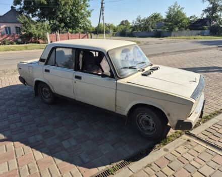 Белый ВАЗ 2105, объемом двигателя 0 л и пробегом 120 тыс. км за 605 $, фото 2 на Automoto.ua