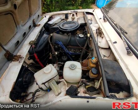 Белый ВАЗ 2105, объемом двигателя 1.3 л и пробегом 300 тыс. км за 430 $, фото 4 на Automoto.ua