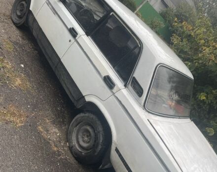 Белый ВАЗ 2105, объемом двигателя 1.3 л и пробегом 185 тыс. км за 434 $, фото 3 на Automoto.ua