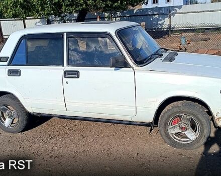 ВАЗ 2105 1982 в Баштанке на Automoto.ua Белый ВАЗ 2105, объемом двигателя 1.3 л и пробегом 100 тыс. км за 800 $, фото 1 на Automoto.ua