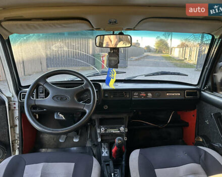 Білий ВАЗ 2105, об'ємом двигуна 1.5 л та пробігом 99 тис. км за 500 $, фото 6 на Automoto.ua