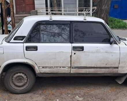 Белый ВАЗ 2105, объемом двигателя 1.2 л и пробегом 146 тыс. км за 400 $, фото 2 на Automoto.ua