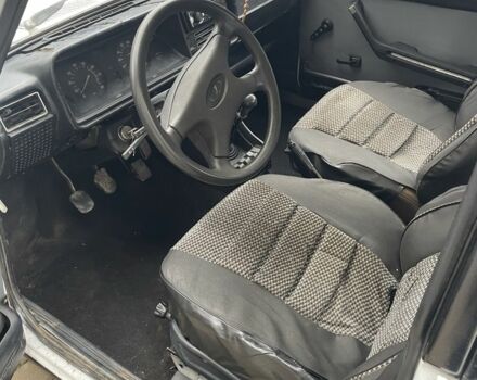 Белый ВАЗ 2105, объемом двигателя 1.5 л и пробегом 69 тыс. км за 593 $, фото 6 на Automoto.ua