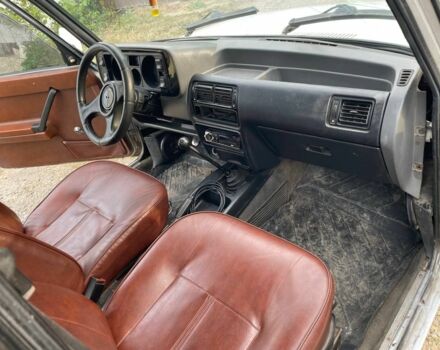 Белый ВАЗ 2105, объемом двигателя 1.3 л и пробегом 68 тыс. км за 900 $, фото 5 на Automoto.ua