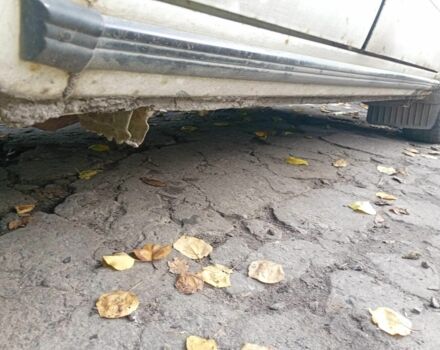 Белый ВАЗ 2105, объемом двигателя 1.5 л и пробегом 190 тыс. км за 451 $, фото 3 на Automoto.ua