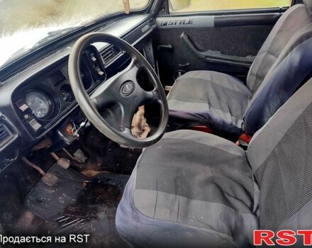 ВАЗ 2105 1984 у Полтаві на Automoto.ua Білий ВАЗ 2105, об'ємом двигуна 1.2 л та пробігом 0 тис. км за 850 $, фото 10 на Automoto.ua