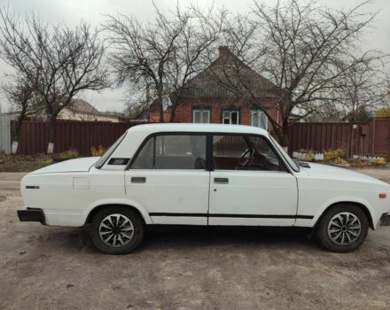 Белый ВАЗ 2105, объемом двигателя 1.3 л и пробегом 100 тыс. км за 700 $, фото 1 на Automoto.ua