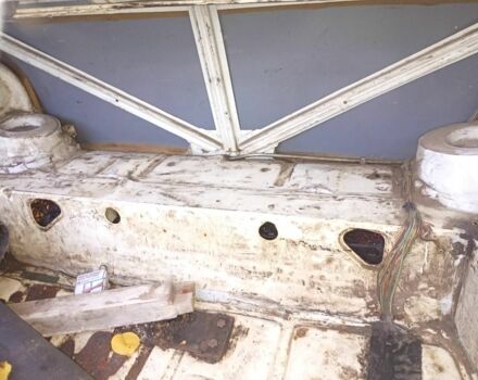 Белый ВАЗ 2105, объемом двигателя 1.5 л и пробегом 190 тыс. км за 451 $, фото 2 на Automoto.ua