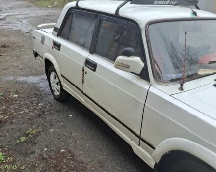 Белый ВАЗ 2105, объемом двигателя 1.3 л и пробегом 60 тыс. км за 700 $, фото 1 на Automoto.ua