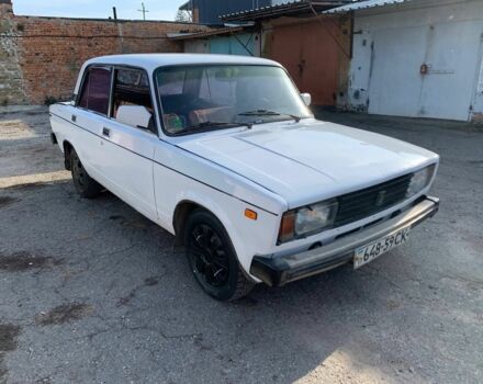 Белый ВАЗ 2105, объемом двигателя 1.5 л и пробегом 227 тыс. км за 592 $, фото 1 на Automoto.ua