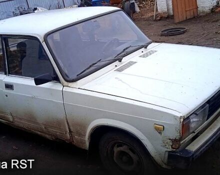 Белый ВАЗ 2105, объемом двигателя 16 л и пробегом 250 тыс. км за 320 $, фото 2 на Automoto.ua