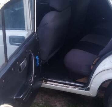 Білий ВАЗ 2105, об'ємом двигуна 1.5 л та пробігом 250 тис. км за 761 $, фото 4 на Automoto.ua