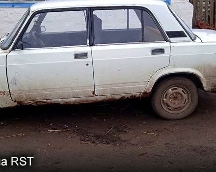 Белый ВАЗ 2105, объемом двигателя 16 л и пробегом 250 тыс. км за 320 $, фото 3 на Automoto.ua