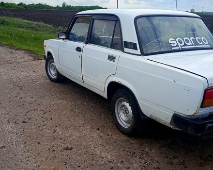 Белый ВАЗ 2105, объемом двигателя 1.5 л и пробегом 100 тыс. км за 500 $, фото 3 на Automoto.ua