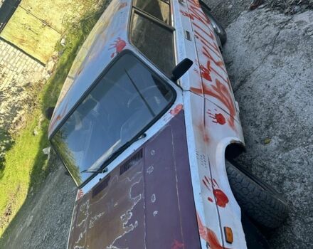 Белый ВАЗ 2105, объемом двигателя 1.5 л и пробегом 1 тыс. км за 286 $, фото 2 на Automoto.ua