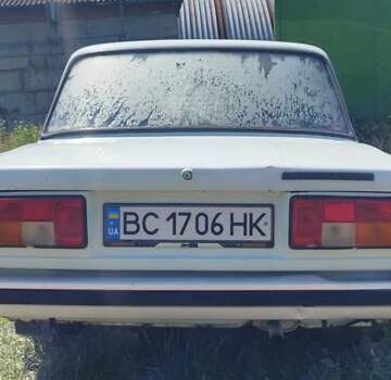Белый ВАЗ 2105, объемом двигателя 1.3 л и пробегом 300 тыс. км за 482 $, фото 2 на Automoto.ua