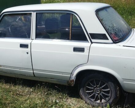 Белый ВАЗ 2105, объемом двигателя 1.3 л и пробегом 300 тыс. км за 480 $, фото 3 на Automoto.ua
