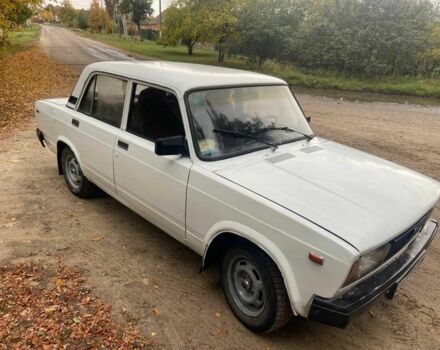 ВАЗ 2105 1989 в Сумах на Automoto.ua Белый ВАЗ 2105, объемом двигателя 0 л и пробегом 20 тыс. км за 725 $, фото 2 на Automoto.ua