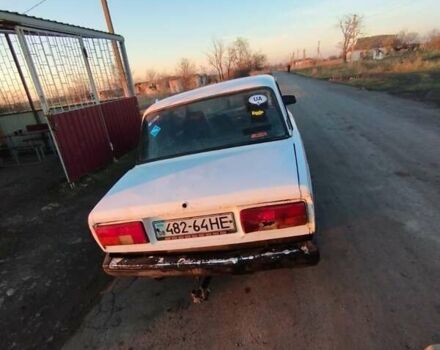 Белый ВАЗ 2105, объемом двигателя 1.3 л и пробегом 100 тыс. км за 395 $, фото 1 на Automoto.ua
