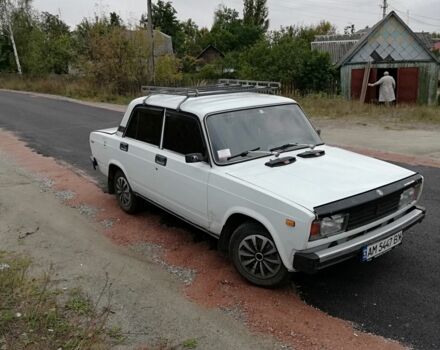 ВАЗ 2105 1989 в Малине на Automoto.ua Белый ВАЗ 2105, объемом двигателя 1.3 л и пробегом 50 тыс. км за 888 $, фото 3 на Automoto.ua