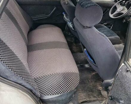 Белый ВАЗ 2105, объемом двигателя 1.45 л и пробегом 80 тыс. км за 400 $, фото 2 на Automoto.ua